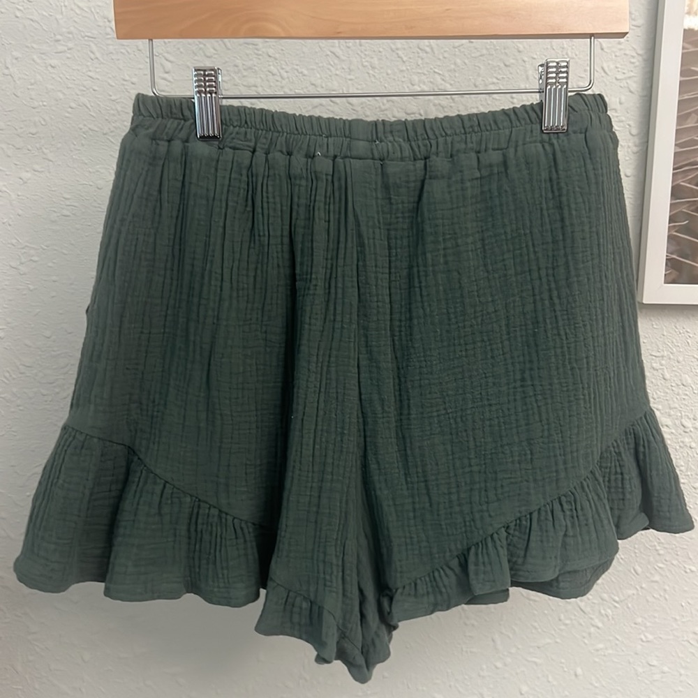 Green High-Waisted Ruffle Shorts - Picture 4 of 4